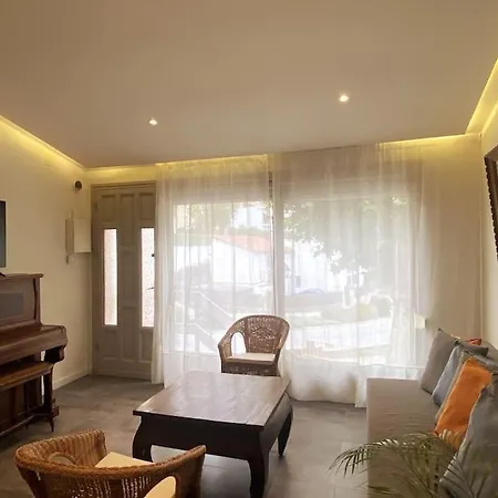 Διαμέρισμα Bright Airy Family Style 7 Min Walk To