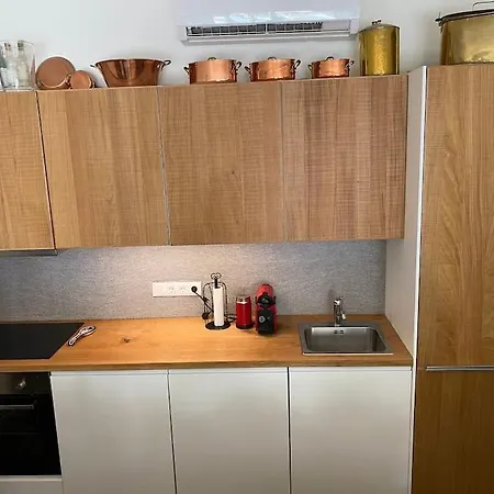 Διαμέρισμα Bright Airy Family Style 7 Min Walk To *